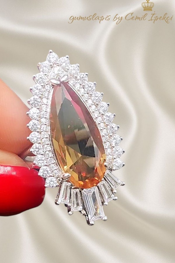 Renk Değiştiren Taşla Süslü Gümüş Yüzük Serisi