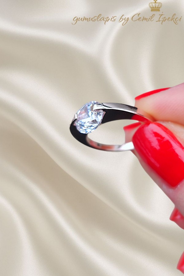 İçe Gömülü Laboratuvar Pırlantası Taşlı Gümüş Rose Yüzük 