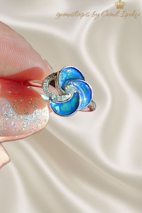 Opal Taşlı Çiçek Motif Gümüş Yüzük 
