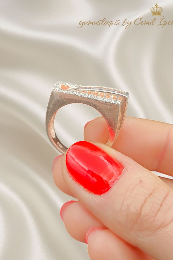 Dikdörtgen Motif Asimetrik Kesim Taşlı Gümüş Yüzük 