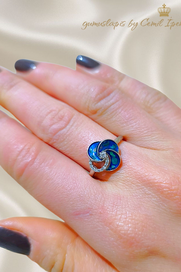 Opal Taşlı Çiçek Motif Gümüş Yüzük 