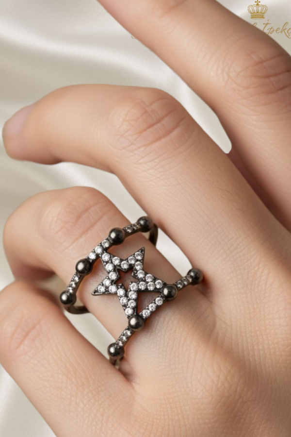 Yıldız Motif Siyah Renk Arkası Açık Gümüş Yüzük
