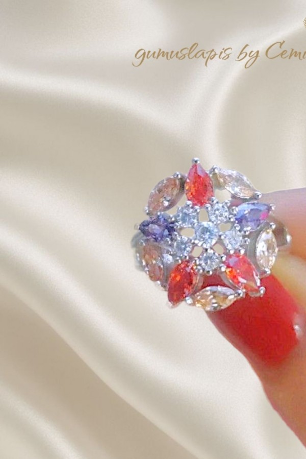 Renkli Taşlarla Süslü Gümüş Yüzük 