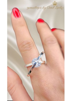 Laboratuvar Pırlantası Taşlı Çapraz Motif Gümüş Yüzük