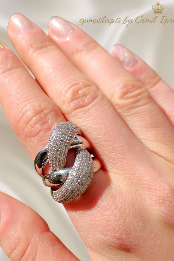 Sarmal Motif Laboratuvar Pırlantası Taşlı gümüş İri Yüzük