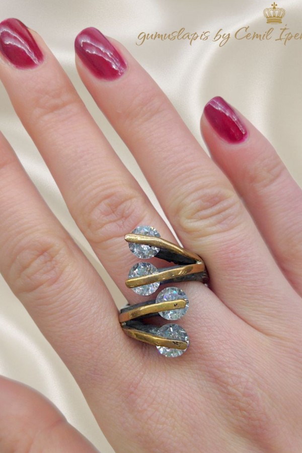 Laboratuvar Pırlantası Dört Taş Gümüş Yüzük 