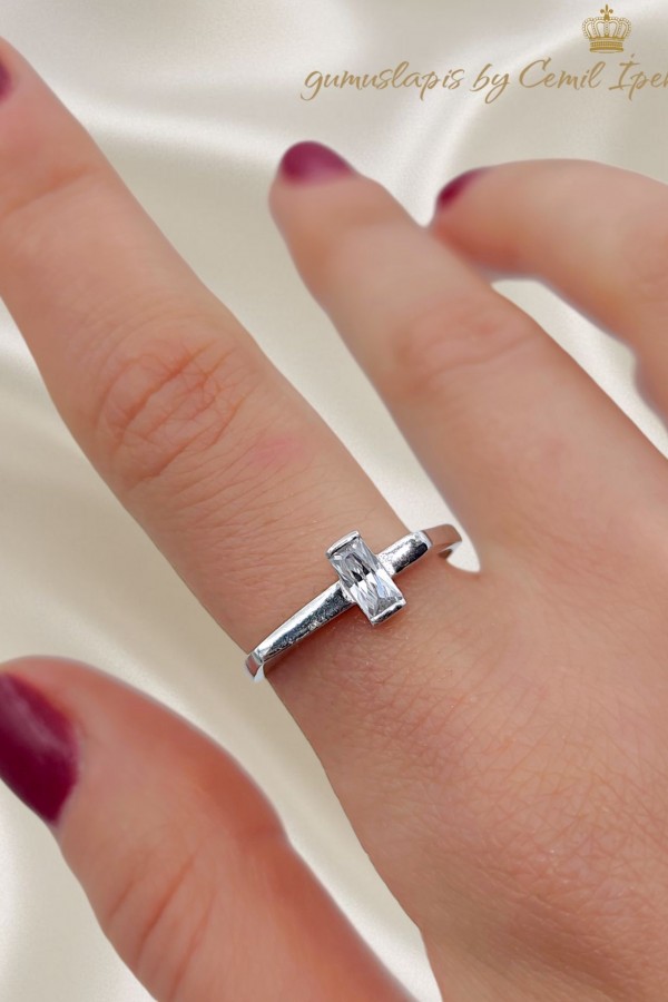 Asimetrik Tek Baget Taşlı Gümüş Yüzük