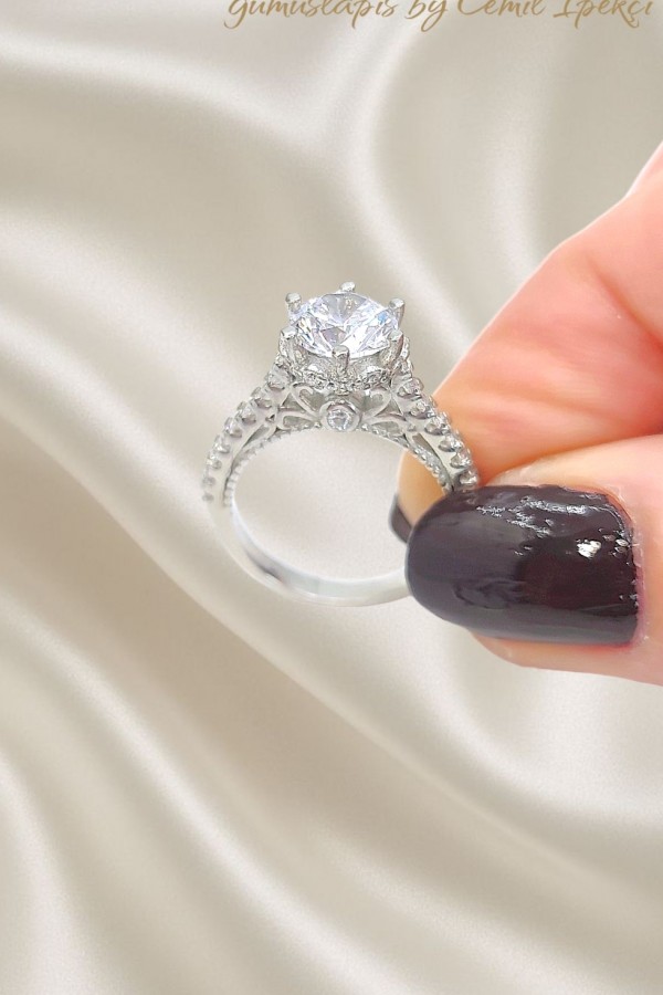 Laboratuvar Pırlantası Taşlı Beş Tırnak Gümüş Yüzük 