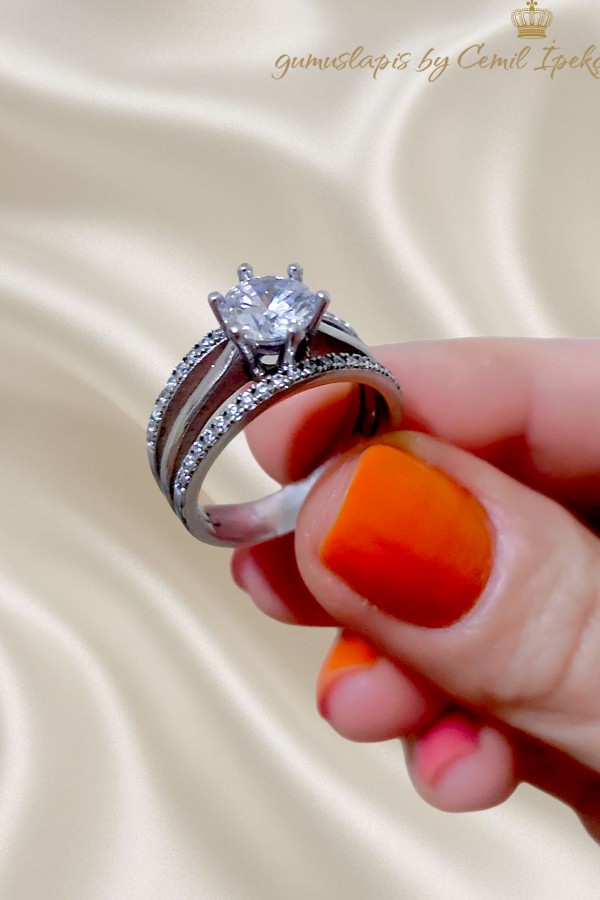 Laboratuvar Pırlantası Taşlı Kendinden Üç Sıra Gümüş Yüzük 