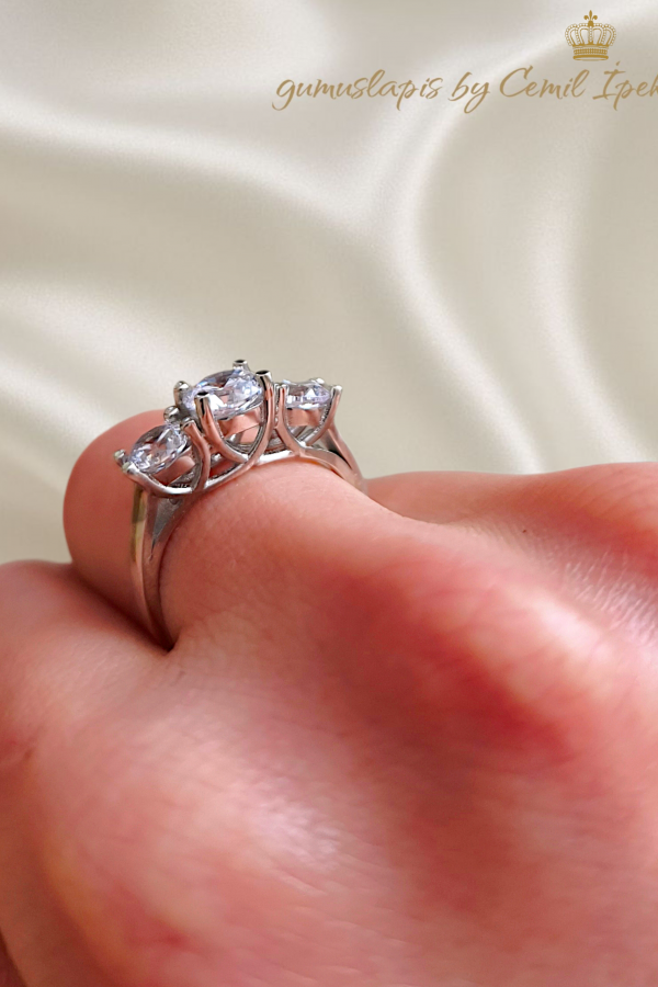 Üç Taşlı Gümüş Yüzük