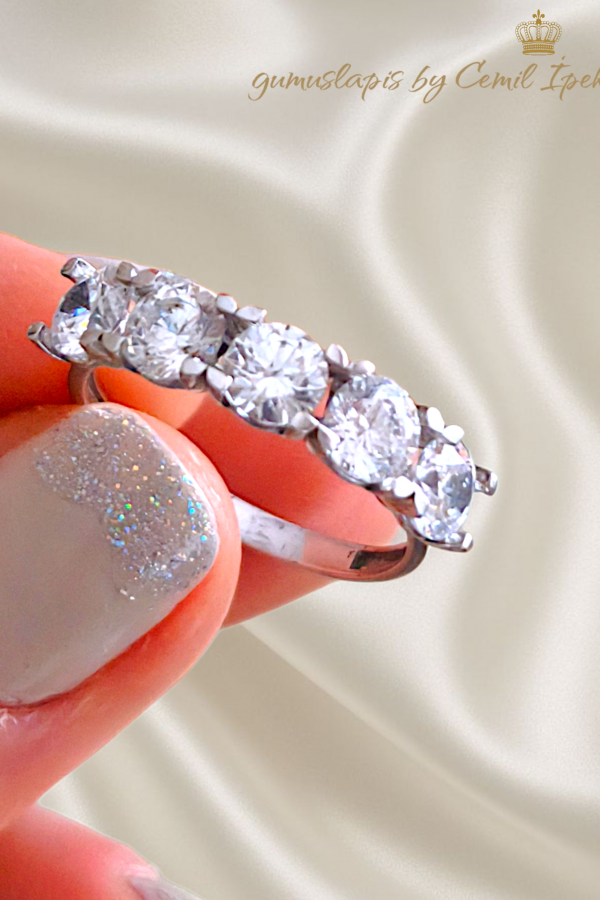 Dört Tırnak Kare Motif Gümüş Beştaş Yüzük