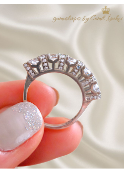 Kenarları Taşlı Beştaş Gümüş Yüzük