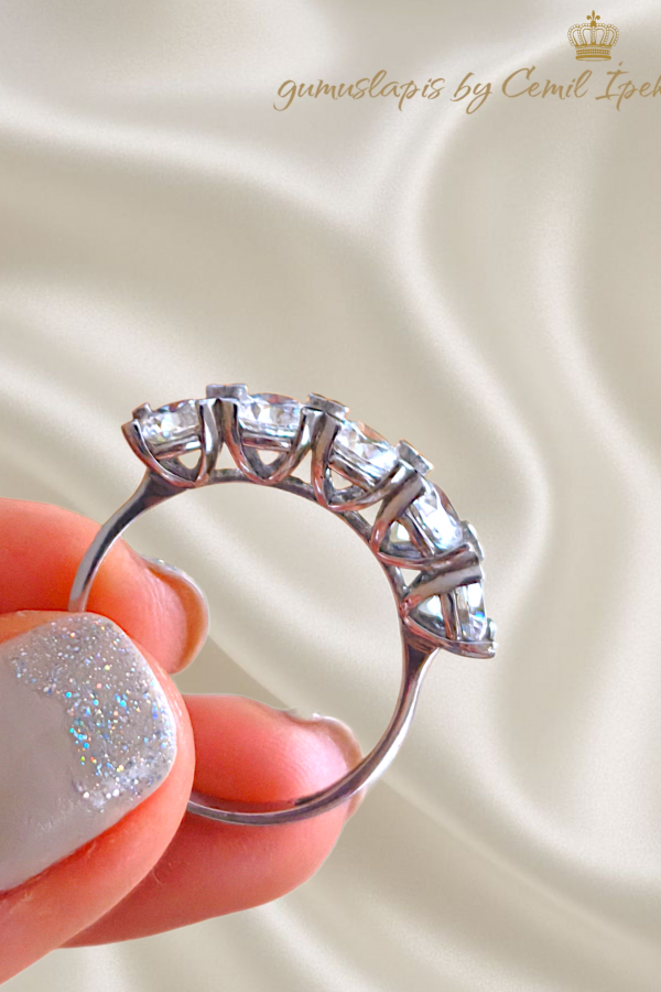 Dört Tırnak Kare Motif Gümüş Beştaş Yüzük