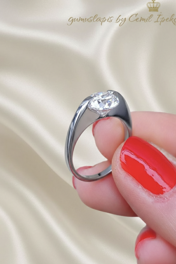 İçe Gömülü Tektaş Gümüş Yüzük