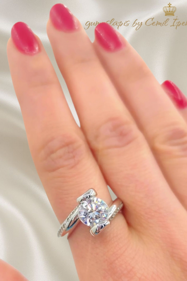 Kenarları Dalgalı Tektaş Gümüş Yüzük