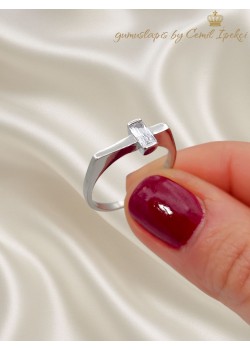 Asimetrik Tek Baget Taşlı Gümüş Yüzük