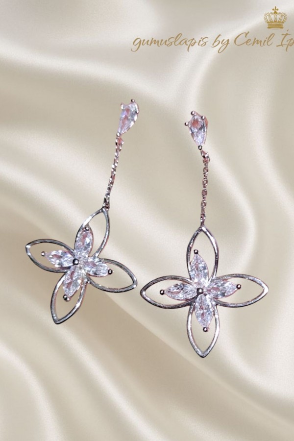 Takma Yeri Gümüş Diğer Yerleri Çelik Taşlı Küpe Çifti 