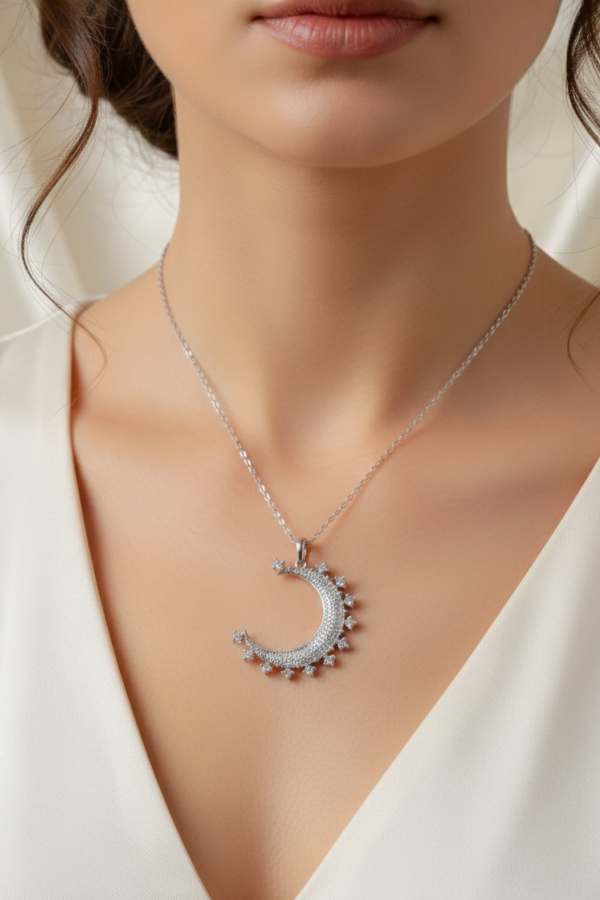 Ay Motif Beyaz Taşlı Gümüş Kolye