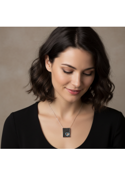 Onix ve Turkuaz Taşlı Dikdörtgen Motif Kalpli Gümüş Kolye