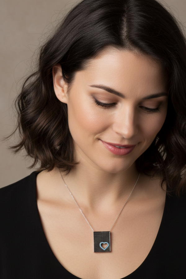 Onix ve Turkuaz Taşlı Dikdörtgen Motif Kalpli Gümüş Kolye