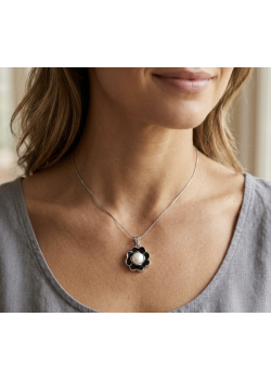 Ortası İncili Çiçek Motif Gümüş Kolye