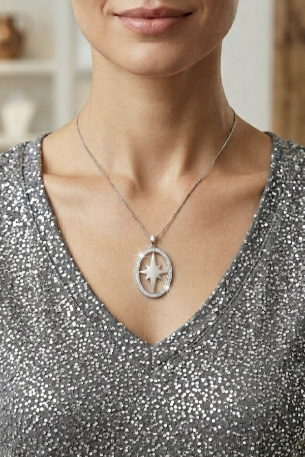 İçi Kutup Yıldızı Motif Oval Motif Gümüş Kolye