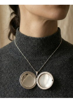 Yuvarlak Motif Taşsız İçi Açılan Madalyon Kolye Ucu