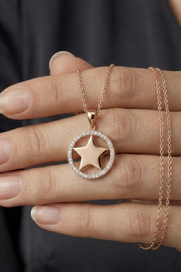 Ortası Yıldız Desen Yuvarlak Motif Gümüş Kolye