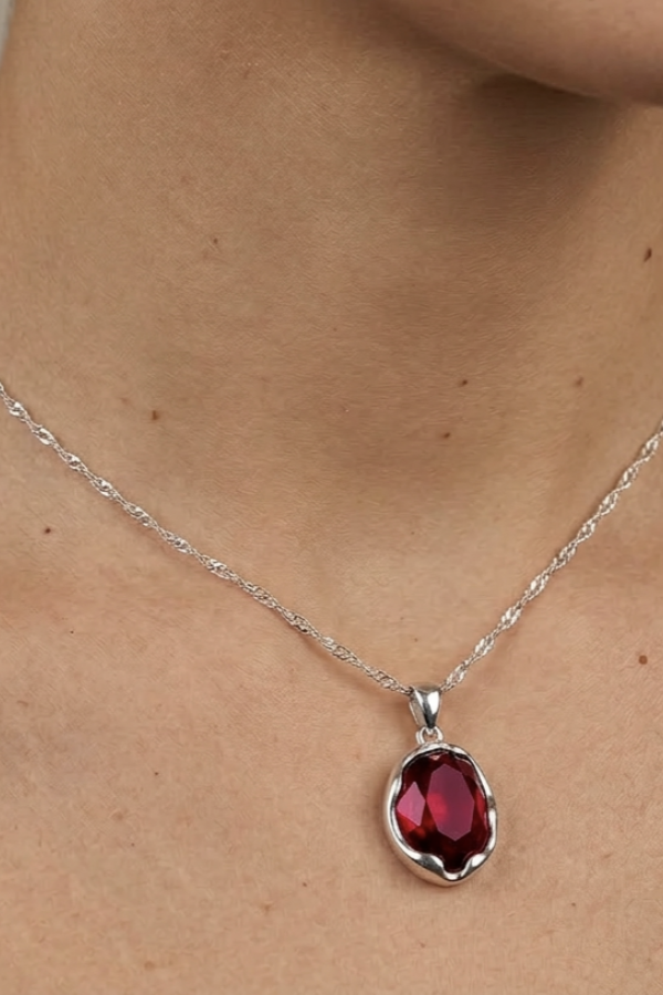 Lal Taşlı Oval Motif Gümüş Kolye 