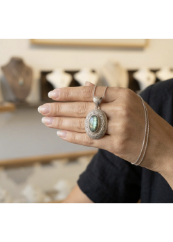 Yeşil Tonlu Labradorit Taşlı Gümüş Kolye