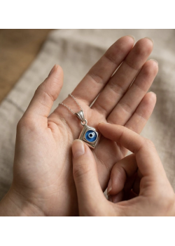 Ortası Camgöz Motif Gümüş Kolye