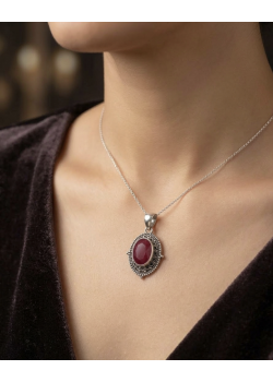 Ortası Yakut Taşlı İşlemeli Gümüş Kolye