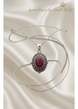 Ortası Yakut Taşlı İşlemeli Gümüş Kolye