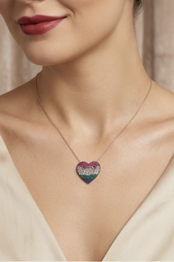 Kalp Motif Renkli Taşlarla Süslü Gümüş Kolye 