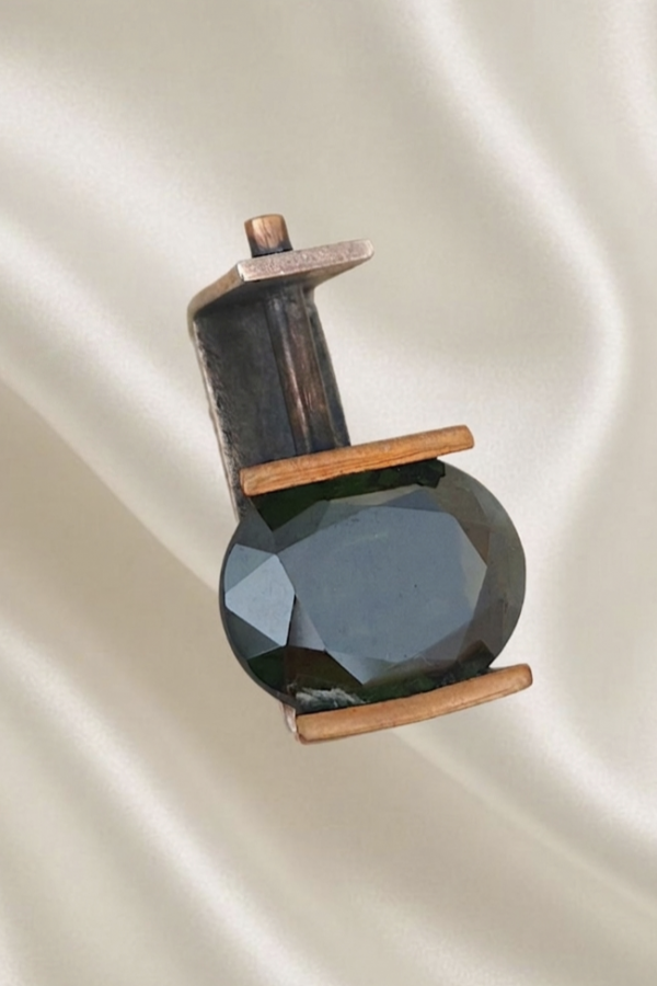 Koyu Peridot Taşlı Tasarım Gümüş Kolye Ucu Koyu Peridot Taşlı Tasarım Gümüş Kolye Ucu