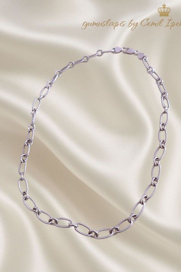 Uzun Oval Motif Desenli Taşsız Gümüş Zincir Kolye