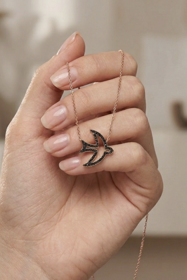 Onix Taşlı Martı Motif Gümüş Kolye Onix Taşlı Martı Motif Gümüş Kolye
