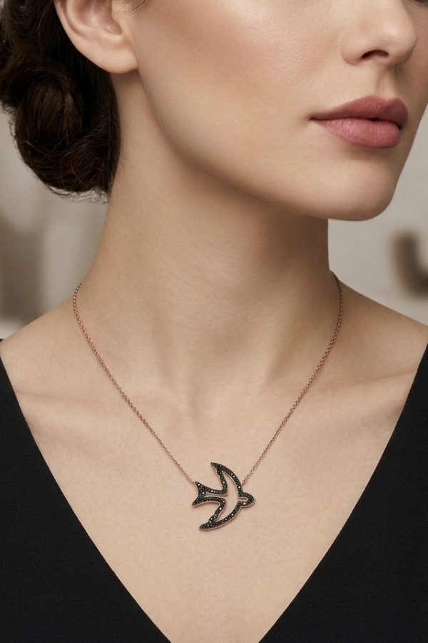 Onix Taşlı Martı Motif Gümüş Kolye Onix Taşlı Martı Motif Gümüş Kolye