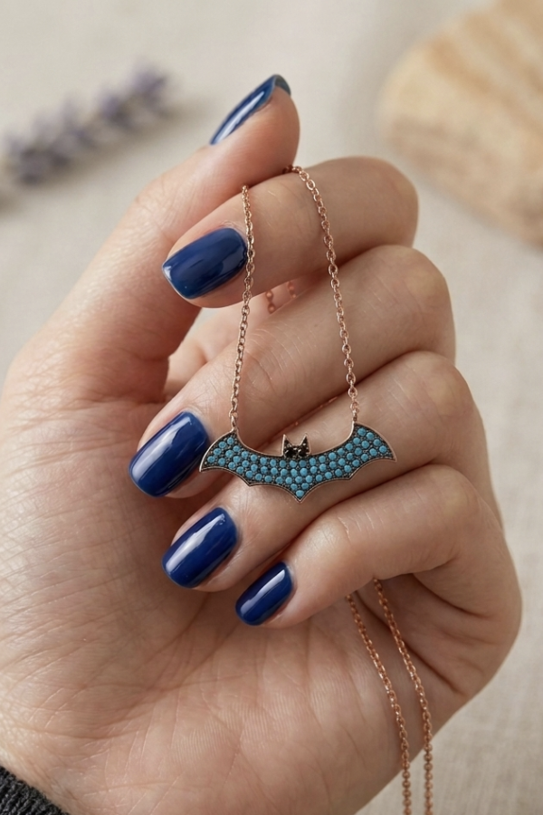 Turkuaz Taşlı Yarasa Motif Gümüş Mini Kolye Turkuaz Taşlı Yarasa Motif Gümüş Mini Kolye