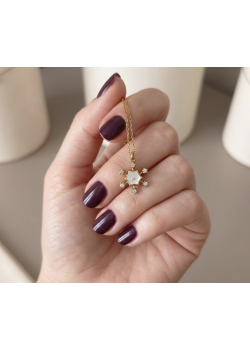 Ortası Beyaz Mineli Yıldız Motif Gümüş Mini Kolye Ortası Beyaz Mineli Yıldız Motif Gümüş Mini Kolye