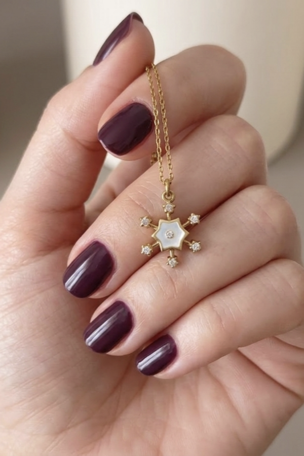 Ortası Beyaz Mineli Yıldız Motif Gümüş Mini Kolye