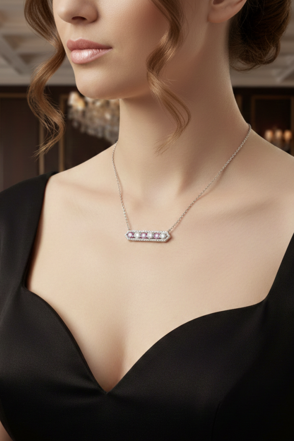 Pembe Safir ve Mozanite Taşlı Gümüş Kolye Pembe Safir ve Mozanite Taşlı Gümüş Kolye