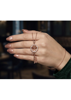 Anahtar Motif Yonca ve Love Yazılı Gümüş Kolye