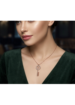 Anahtar Motif Yonca ve Love Yazılı Gümüş Kolye Anahtar Motif Yonca ve Love Yazılı Gümüş Kolye