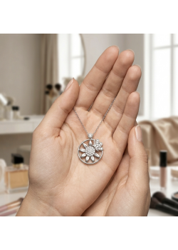 Güneş ve Kelebek Motif Gümüş Mini Kolye Güneş ve Kelebek Motif Gümüş Mini Kolye