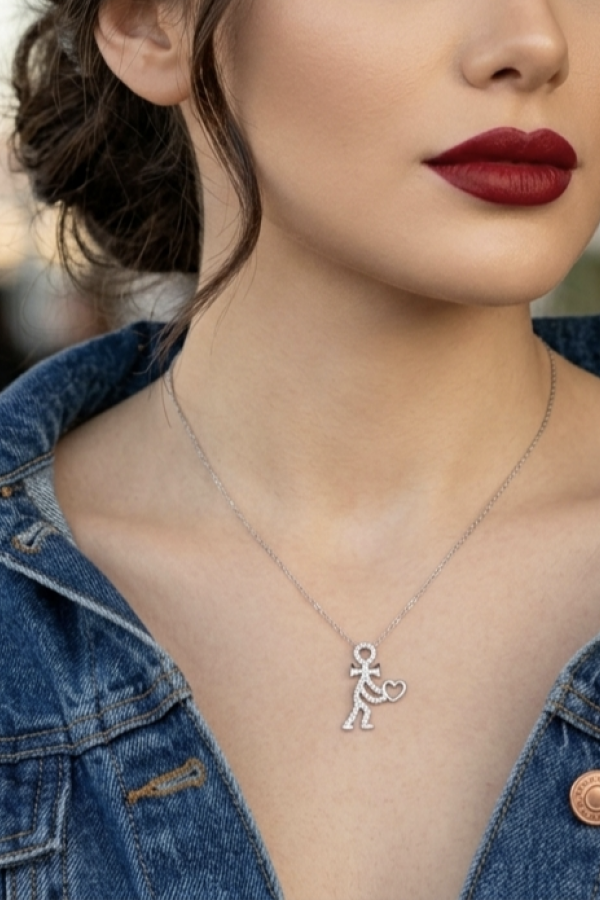 Kalpli Çöp Adam Motif Gümüş Mini Kolye Kalpli Çöp Adam Motif Gümüş Mini Kolye