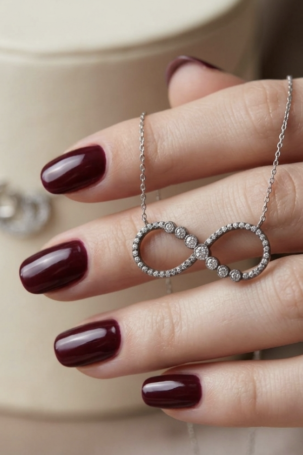 Ortası İri Taşlı Sonsuzluk Motif Gümüş Mini Kolye Ortası İri Taşlı Sonsuzluk Motif Gümüş Mini Kolye