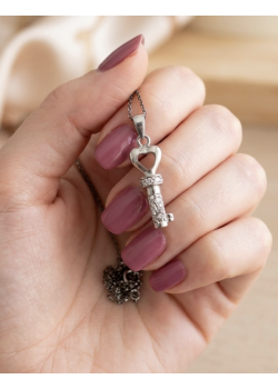 Kalp Başlı Anahtar Motif Gümüş Mini Kolye