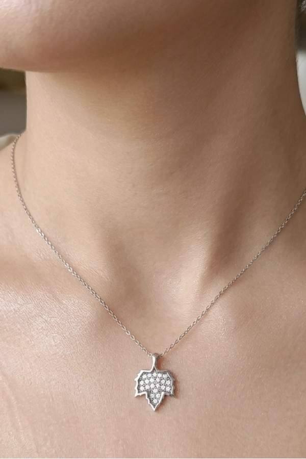 Çınar Ağacı Motif Beyaz Taşlı Gümüş Mini Kolye