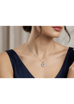 Yonca Motif Ortası Açık Beyaz Taşlı Gümüş Mini Kolye Yonca Motif Ortası Açık Beyaz Taşlı Gümüş Mini Kolye